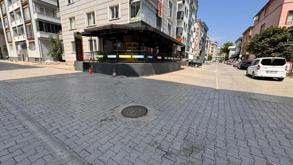 Görme engelli hamile kadın, kapağı açık bırakılan rögara düştü 4 Görme engelli hamile kadın, kapağı açık bırakılan rögara düştü