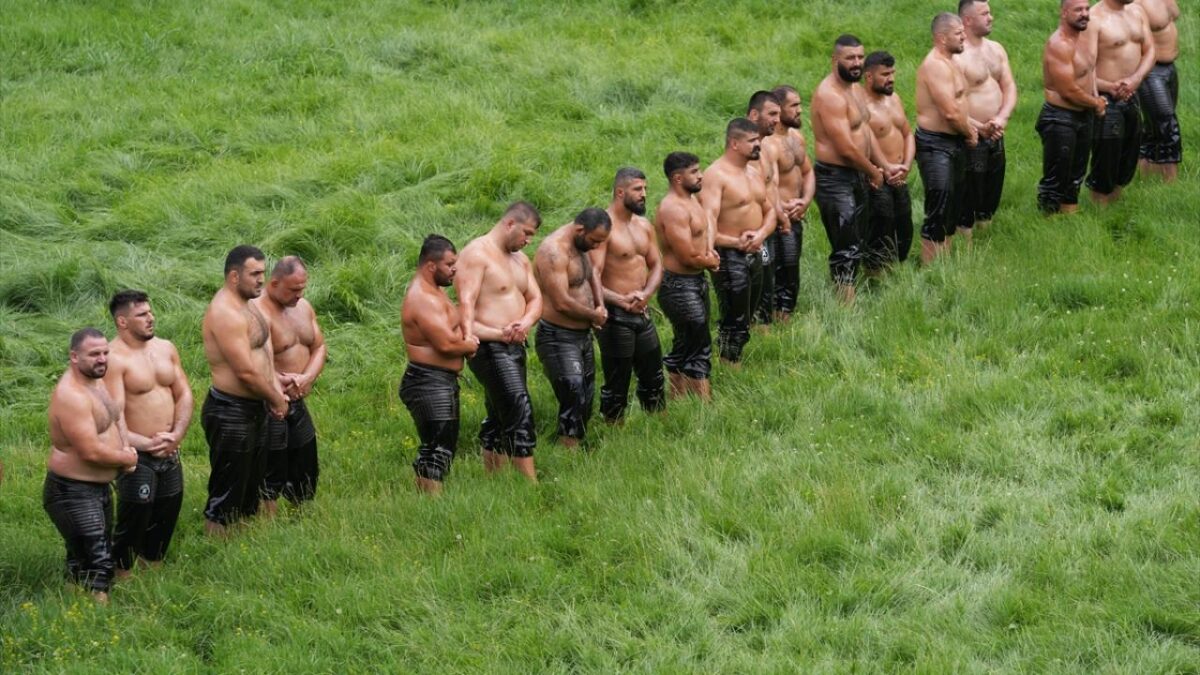 Kırkpınar 663 yaşında; salavatlanmalar ve peşrevler ile güreşler başladı