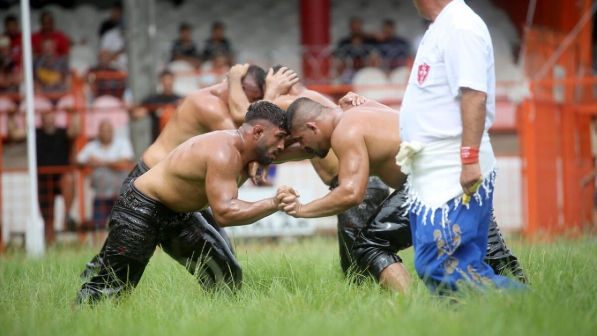 Kırkpınar 663 yaşında; salavatlanmalar ve peşrevler ile güreşler başladı