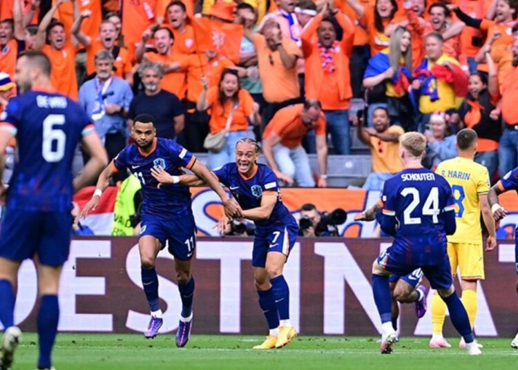 Hollanda, güle oynaya çeyrek finalde 1 Hollanda, güle oynaya çeyrek finalde