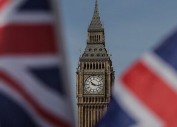 İngiltere’de seçmen sandık başında