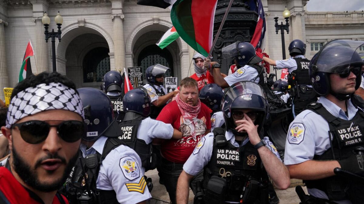 Katil Netanyahu'ya Washington'da dev protesto