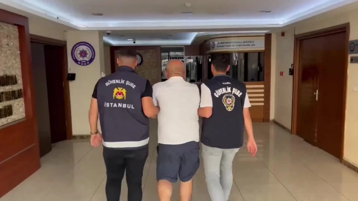 İslami değerlere saldıran şahıs gözaltına alındı 2 İslami değerlere saldıran şahıs gözaltına alındı