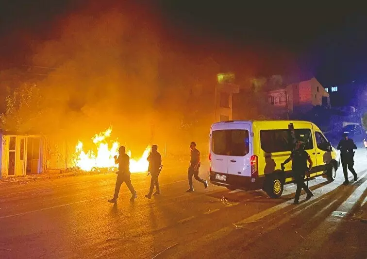 Eylemcileri kamyonetle taşıyanlar kim?