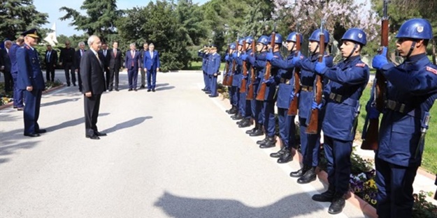 Aslı Güney yazdı l Ya TSK mensupları da Özel’in elini öperse!