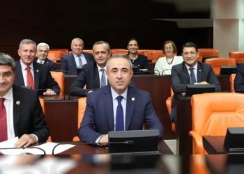 “Yeni merkez sağ grup geliyor” iddiasına fotoğraftaki iki isimden cevap