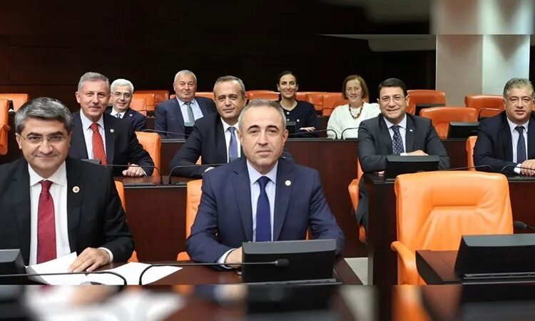 “Yeni merkez sağ grup geliyor" iddiasına fotoğraftaki iki isimden cevap 1 “Yeni merkez sağ grup geliyor” iddiasına fotoğraftaki iki isimden cevap