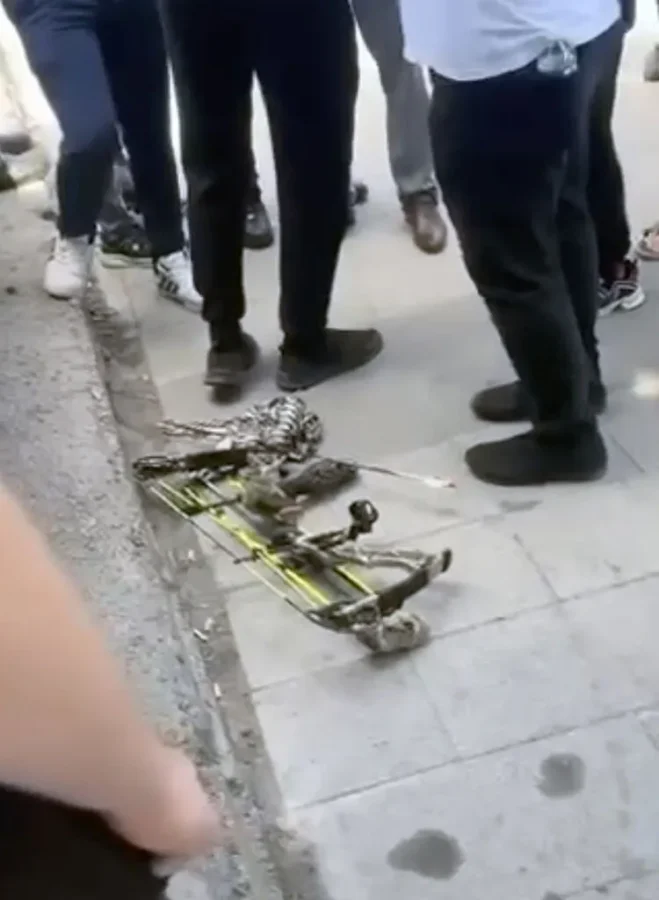 Cami imamını okla vuran saldırganın yeni görüntüsü ortaya çıktı 4 Cami imamını okla vuran saldırganın yeni görüntüsü ortaya çıktı