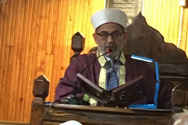 Tartıştığı imamı omzundan okla vurdu