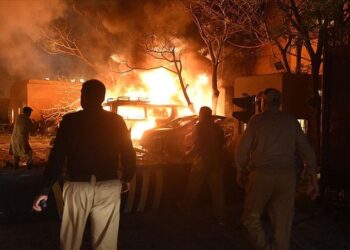 Pakistan’da askeri üsse saldırı: 8 ölü