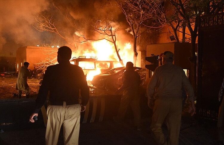 Pakistan'da askeri üsse saldırı: 8 ölü 1 Pakistan’da askeri üsse saldırı: 8 ölü