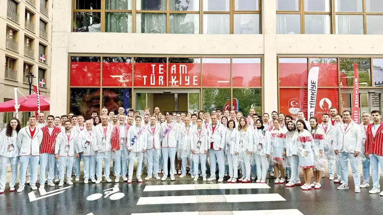 Türkiye'nin Olimpiyat kıyafeti sosyal medyada alay konusu oldu 2 Türkiye'nin Olimpiyat kıyafeti sosyal medyada alay konusu oldu