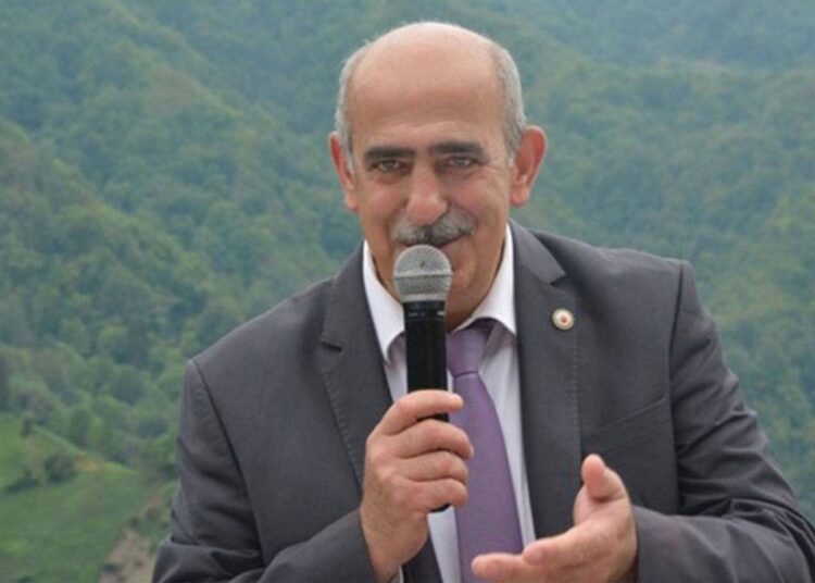 Rize’de silahlı saldırı: Eski AK Parti'li başkan öldürüldü 1 Rize’de silahlı saldırı: Eski AK Parti’li başkan öldürüldü