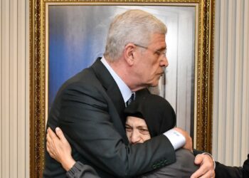 Sinan Ateş'in annesi ve ablası, Özgür Özel ve Müsavat Dervişoğlu ile görüştü 10 Sinan Ateş’in annesi ve ablası, Özgür Özel ve Müsavat Dervişoğlu ile görüştü