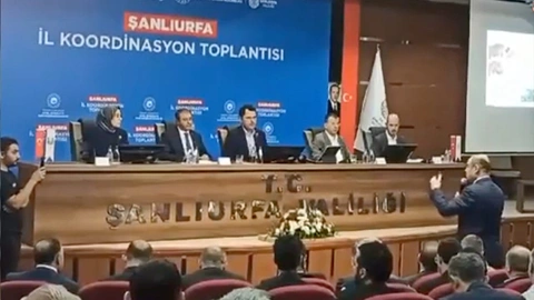 Bakan Kurum, deprem toplantısında YRP’li başkanın Divan'a oturmasına izin vermedi