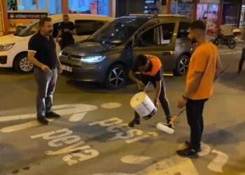 Kürtçe trafik uyarılarını valilik sildirdi, büyükşehir yeniden yazdı