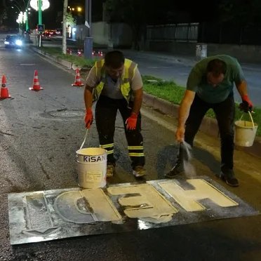 Kürtçe trafik uyarılarını valilik sildirdi, büyükşehir yeniden yazdı