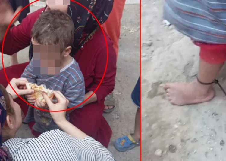 3 yaşındaki çocuğun el ve ayaklarını plastik kelepçe ile bağlamışlar