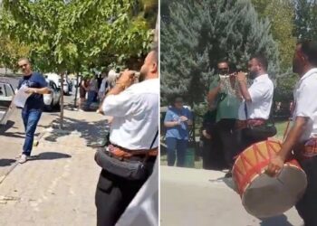 Direksiyon sınavını geçen eşini davul zurnayla karşıladı