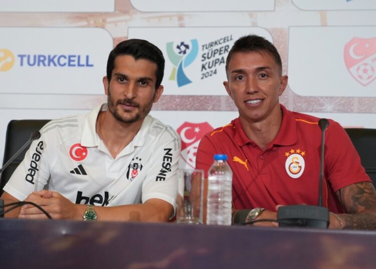 Muslera'dan Necip Uysal'a: Şşş mikrofon açık 1 Muslera’dan Necip Uysal’a: Şşş mikrofon açık