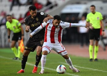 Sivasspor-Trabzonspor maçında gol sesi çıkmadı, puanlar paylaşıldı