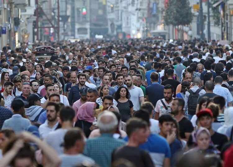 Türkiye’de geçen yıl, 3,5 milyon kişi ülke içinde yer değiştirdi 1 Türkiye’de geçen yıl, 3,5 milyon kişi ülke içinde yer değiştirdi