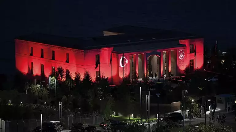 Ahlat’taki ‘Cumhurbaşkanlığı Külliyesi'ne özel ışıklandırma!