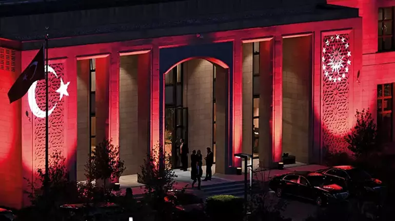 Ahlat’taki ‘Cumhurbaşkanlığı Külliyesi'ne özel ışıklandırma!