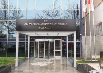 Cemevi Başkanlığı’nın Hacı Bektaş anması, Aleviler arasında tartışma oluşturdu