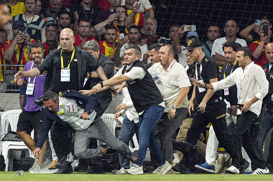 Safa Kar yazdı I Yeter artık… Futbol konuşalım! 2 Safa Kar yazdı I Yeter artık… Futbol konuşalım!