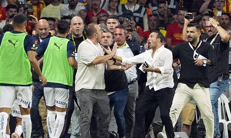 Ali Koç’tan Göztepe'deki olaylarla ilgili ilk açıklama: Aynı 3 Temmuz süreci gibi 1 Ali Koç’tan Göztepe’deki olaylarla ilgili ilk açıklama: Aynı 3 Temmuz süreci gibi