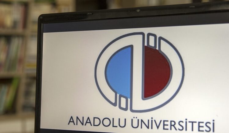 AÖF kayıt ücretlerine büyük zam: 3 bin 400 lirayı buldu 1 AÖF kayıt ücretlerine büyük zam: 3 bin 400 lirayı buldu