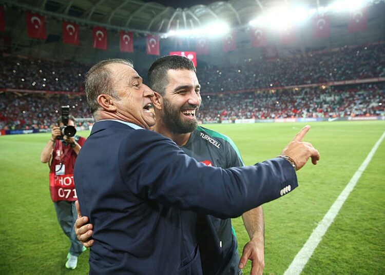 Fatih Terim, Arda Turan'ın referandumdaki "Evet" videosunu eleştirdi 1 Fatih Terim, Arda Turan’ın referandumdaki “Evet” videosunu eleştirdi