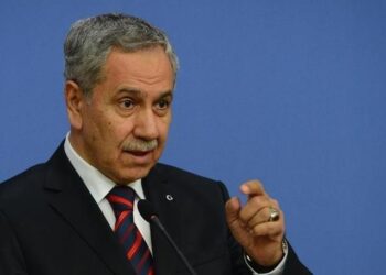 Bülent Arınç, AK Parti’yi bu kez Berlin’den eleştirdi: En iyi anayasa uygulanan anayasadır