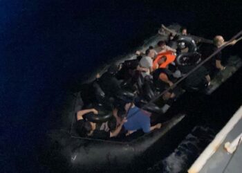 Ege sularında bir gecede 50’ye yakın göçmen yakalandı