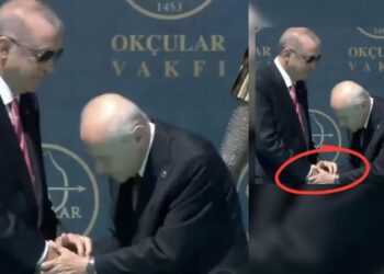 Bahçeli, kendisinden 6 yaş küçük Erdoğan’ın elini mi öpmek istedi?