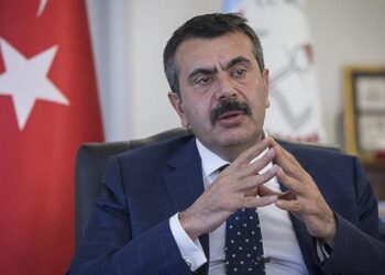 Bakan o iddiaya yanıt verdi: Okulların açılması ertelenecek mi?