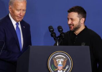 Biden, Zelenski ile görüştü: Yeni askeri yardım sözünü verdi