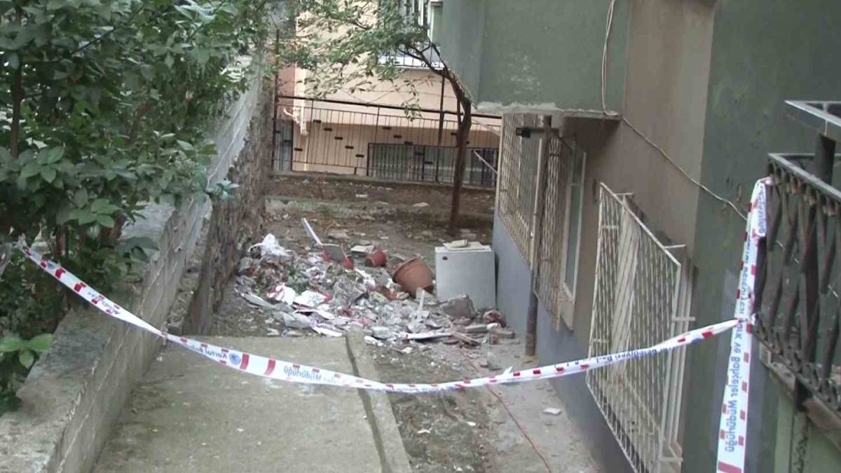 Balkon çöktü, apartman boşaltıldı, bir tek o kaldı: ‘Kimse kalmadı, çok memnun oldum’ 3 Balkon çöktü, apartman boşaltıldı, bir tek o kaldı: ‘Kimse kalmadı, çok memnun oldum’