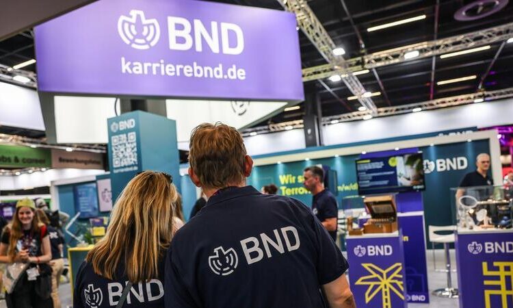 Alman istihbaratı oyun fuarına stant açtı, yeni personel arıyor