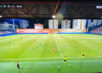 TRT ve BeIN SPORTS’da skandal: Maç yayını cep telefonu ile verildi