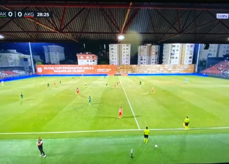 TRT ve BeIN SPORTS’da skandal: Maç yayını cep telefonu ile verildi 1 TRT ve BeIN SPORTS’da skandal: Maç yayını cep telefonu ile verildi