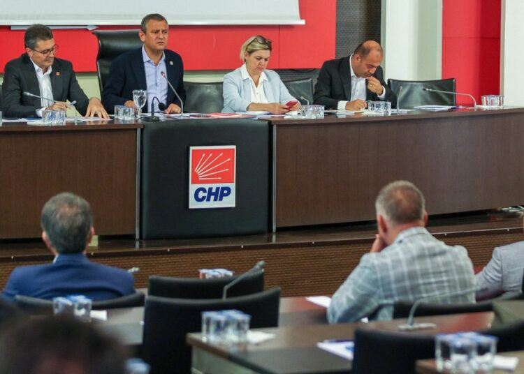 CHP'den olağanüstü tüzük kurultayı kararı 1 CHP’den olağanüstü tüzük kurultayı kararı