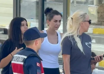 Cezaevinden tahliye olan Dilan Polat, eşini ziyarete gitti