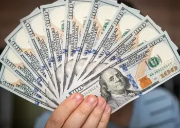 Dolar yeni haftaya rekorla başladı