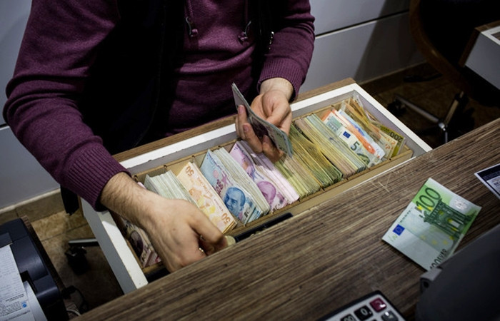 Dolar yeni haftaya rekorla başladı 2 Dolar yeni haftaya rekorla başladı