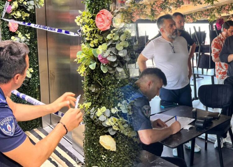 Beyoğlu'nda 3 kadına önce taciz sonra darp: Eğlence mekanı mühürlendi 1 Beyoğlu’nda 3 kadına önce taciz sonra darp: Eğlence mekanı mühürlendi