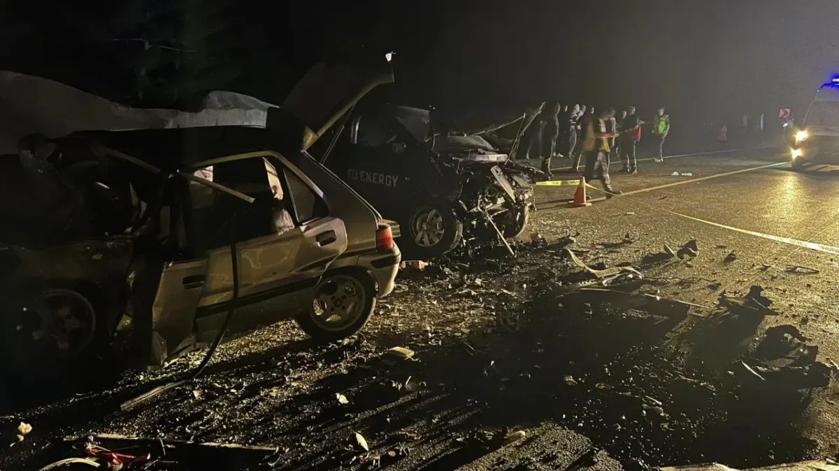 Feci kaza: Düğünden dönen gelin ve damat hayatını kaybetti 4 Feci kaza: Düğünden dönen gelin ve damat hayatını kaybetti