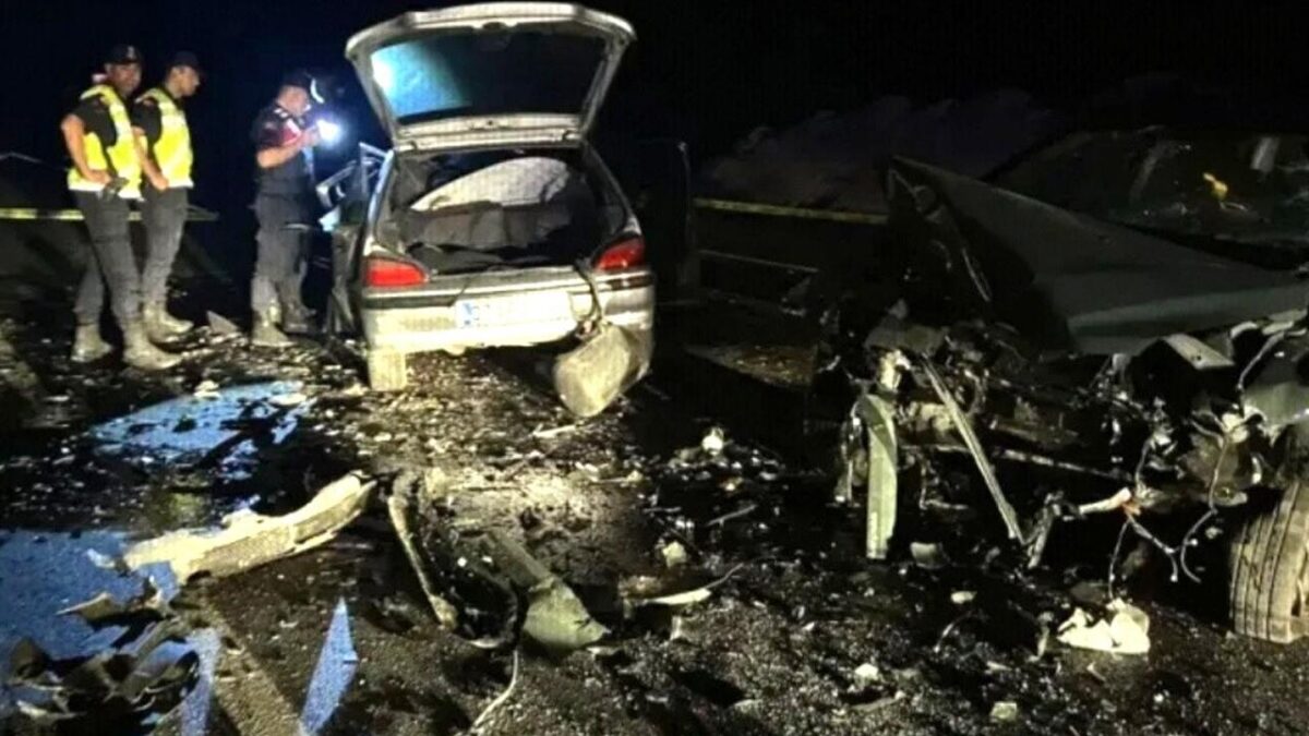 Feci kaza: Düğünden dönen gelin ve damat hayatını kaybetti 2 Feci kaza: Düğünden dönen gelin ve damat hayatını kaybetti