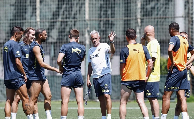 Fenerbahçe, Lille maç hazırlıklarına ara vermeden başladı 1 Fenerbahçe, Lille maç hazırlıklarına ara vermeden başladı